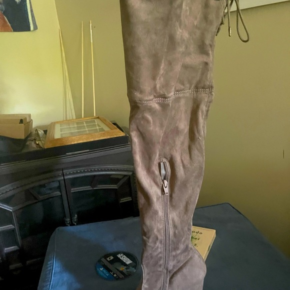 Thigh high boots size 8 nwot - Picture 3 of 3